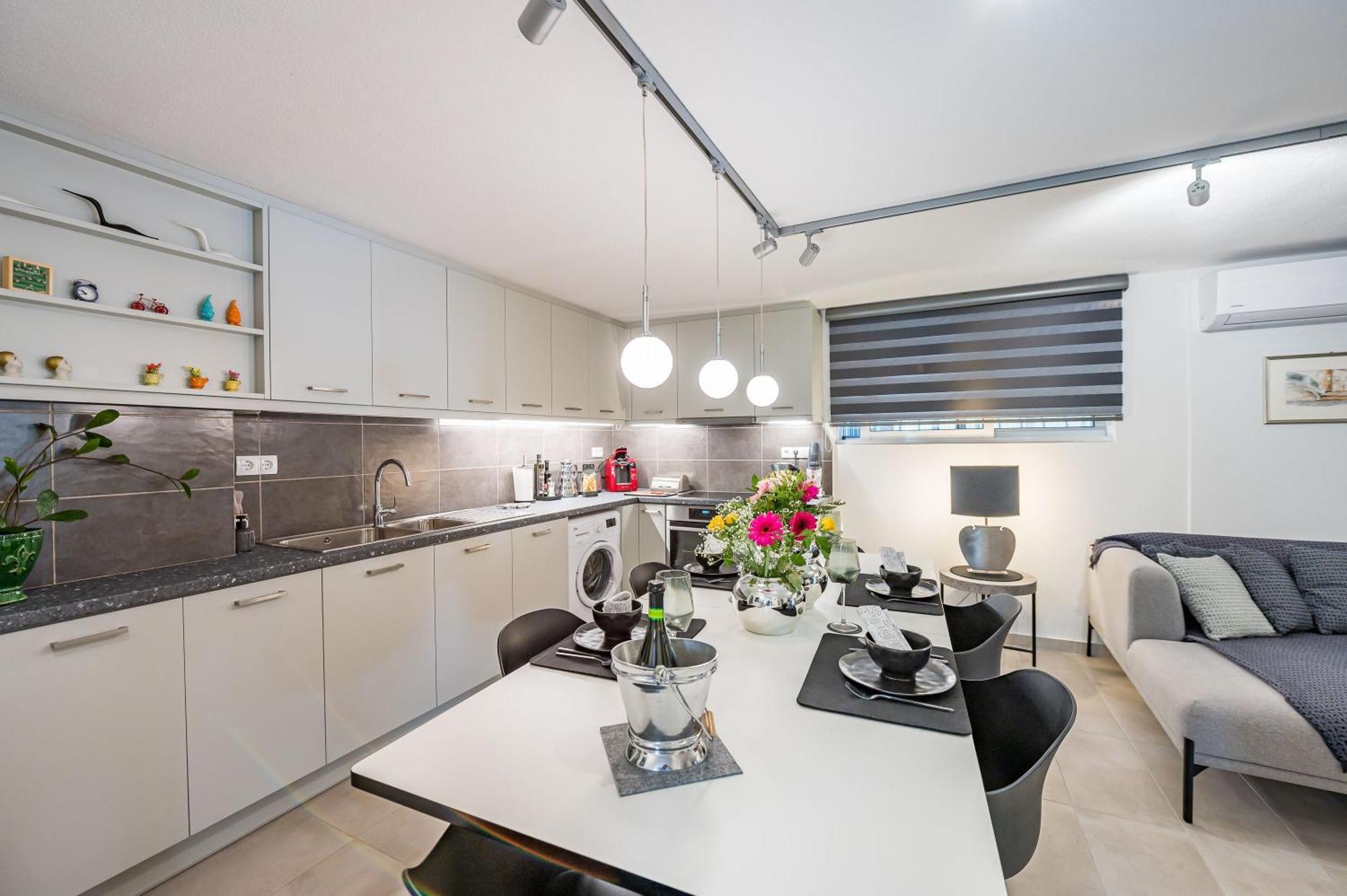 Glyfada'S Cosy Apartments Atenas Exterior foto