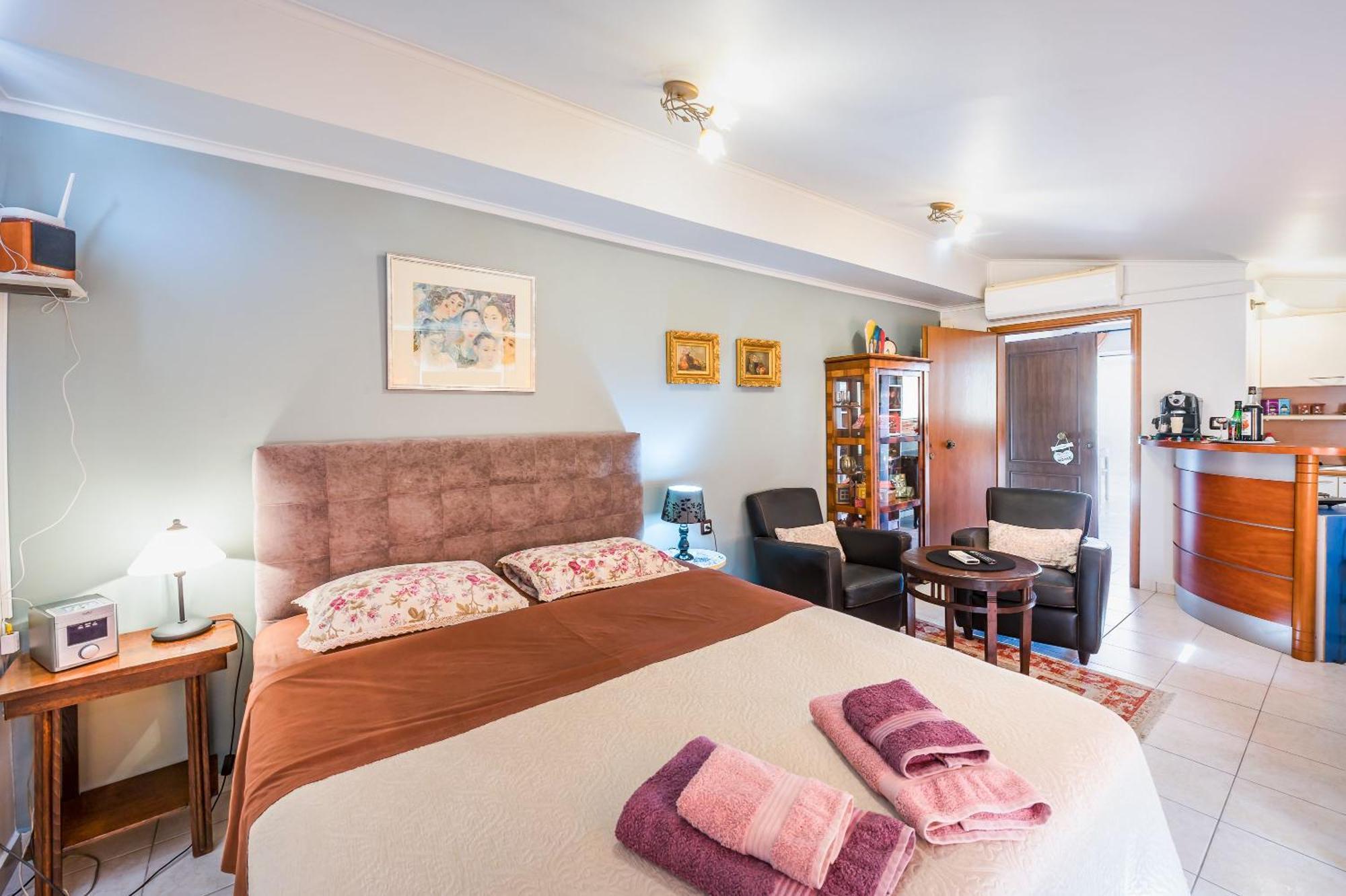Glyfada'S Cosy Apartments Atenas Exterior foto